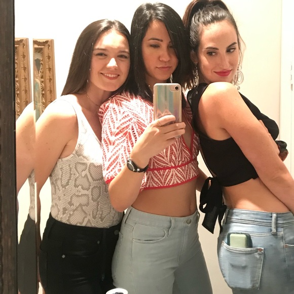 Meet your Posher, Julia - Picture 2 of 2